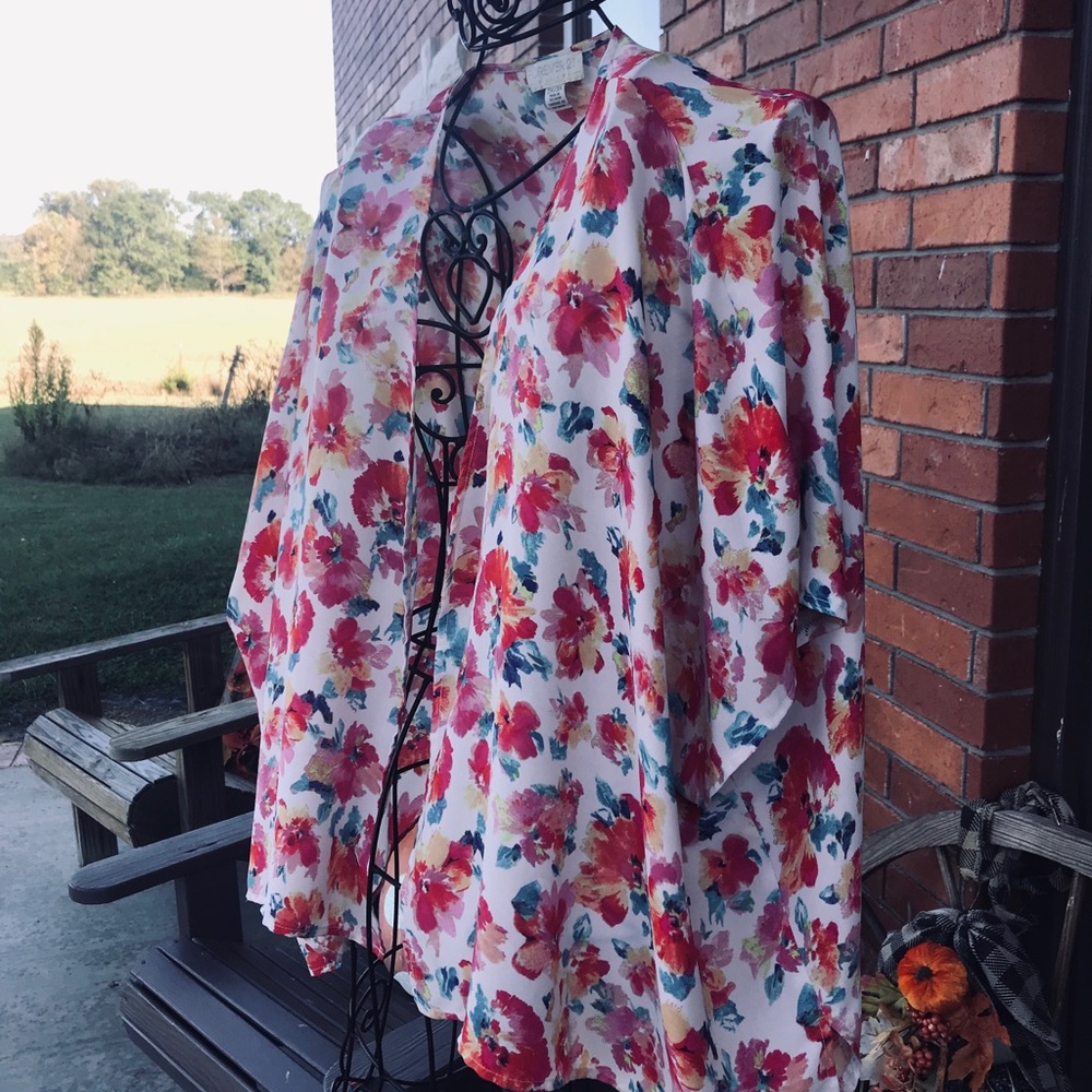 Forever 21 Floral Print Short Kimono - Picture 4 of 8